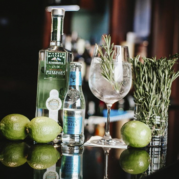 Gin&tonic de Ginmare de Gin Mare y Fever Tree Mediterranean Tonic Water rosa